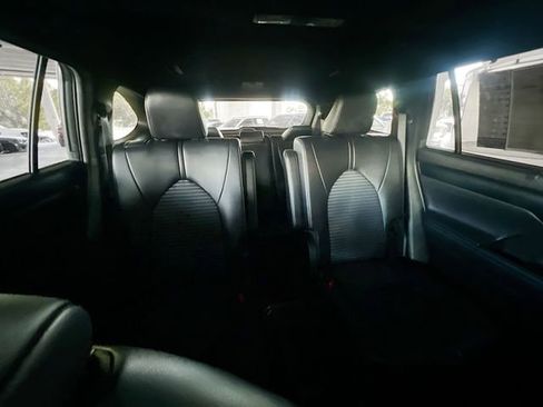Used 2022 Toyota Highlander XSE FWD image 26