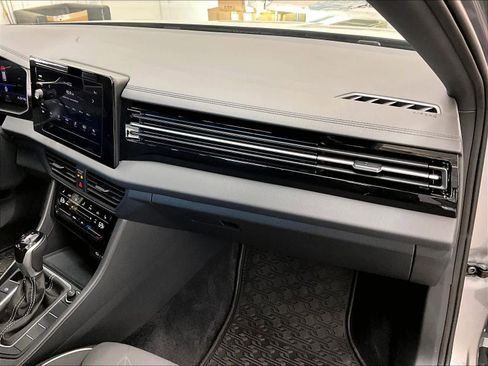 Used 2025 Volkswagen Jetta Sport image 18