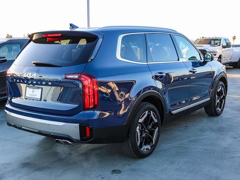 Used 2025 Kia Telluride S FWD image 8