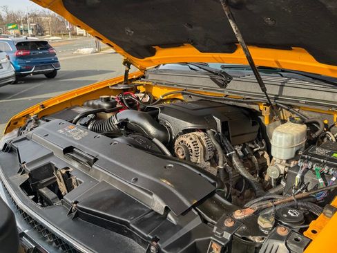 Used 2011 Chevrolet Suburban 2500 image 34