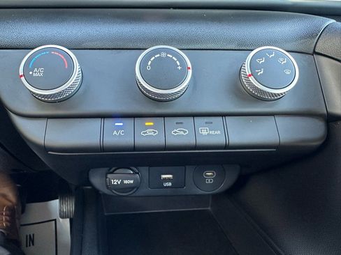 Used 2025 Hyundai Elantra SE image 15