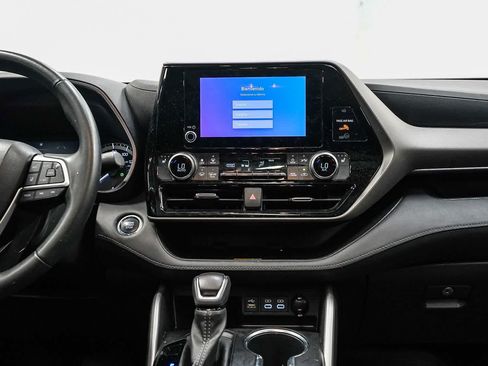Used 2023 Toyota Highlander XLE FWD image 13