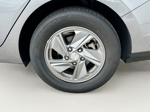 Used 2024 Hyundai Elantra SE image 11