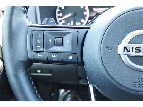 Used 2021 Nissan Rogue SV w/ Premium Package image 18