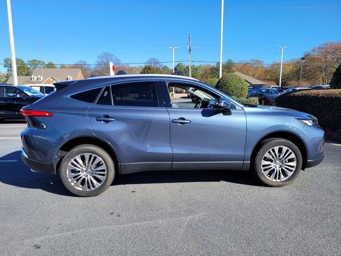 Certified 2024 Toyota Venza XLE image 11