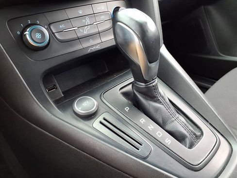 Used 2015 Ford Focus SE w/ SE Sport Package image 15