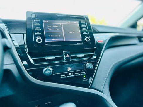 Used 2021 Toyota Camry SE FWD image 14