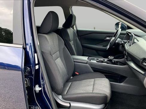 Certified 2025 Nissan Rogue SV FWD image 9