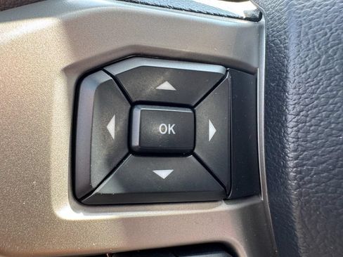 Used 2019 Ford F150 Lariat w/ Equipment Group 502A Luxury AWD/4WD image 16