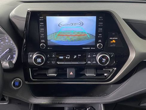 Certified 2021 Toyota Highlander XLE AWD/4WD image 18