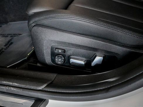 Used 2019 BMW 330i xDrive Sedan w/ Convenience Package image 18