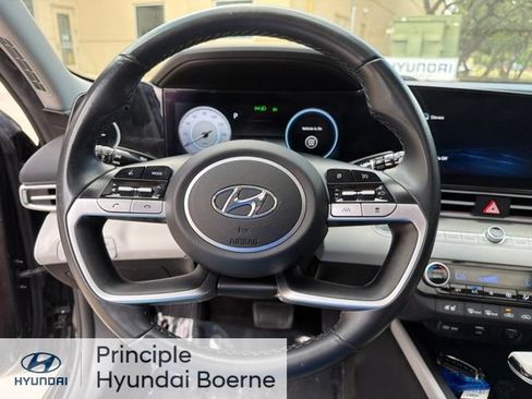 Used 2022 Hyundai Elantra Limited FWD image 8