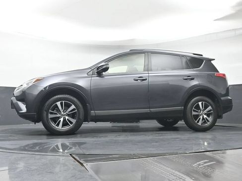 Used 2018 Toyota RAV4 XLE AWD/4WD image 30