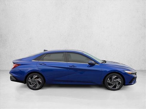 New 2026 Hyundai Elantra Limited FWD image 4