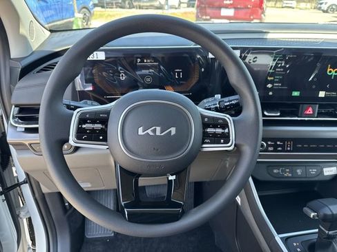 New 2026 Kia Carnival LX FWD image 10