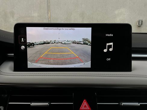 Used 2025 Genesis G70 2.5T image 34