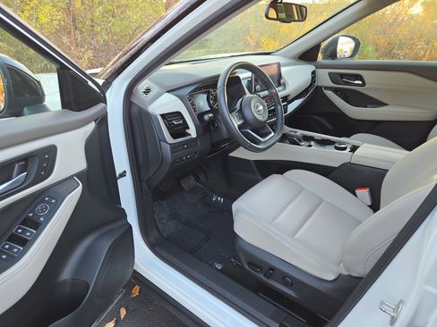 Certified 2023 Nissan Rogue SL image 13