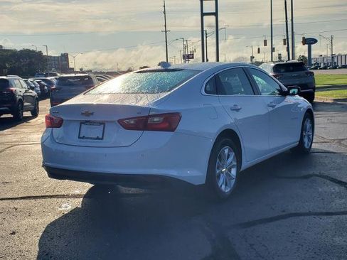 Used 2025 Chevrolet Malibu LT image 2