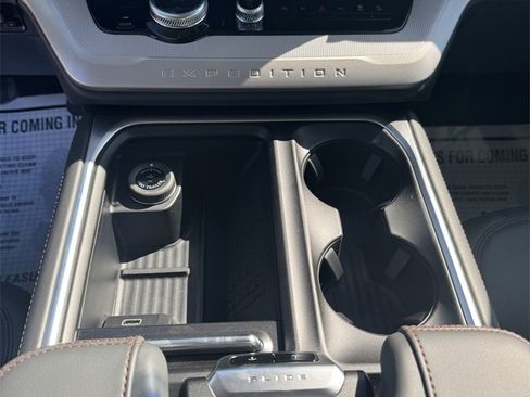 New 2025 Ford Expedition Active image 17