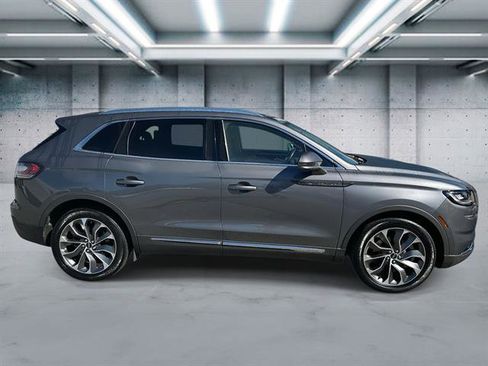 Used 2022 Lincoln Nautilus Reserve image 3