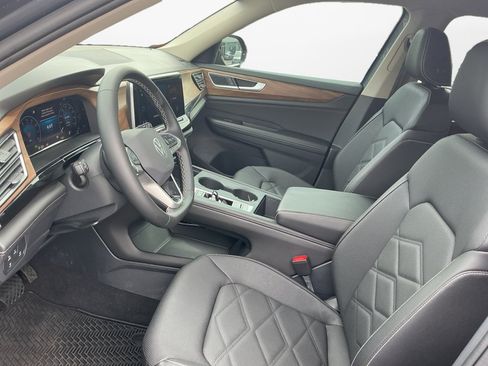 Certified 2025 Volkswagen Atlas SE FWD image 11