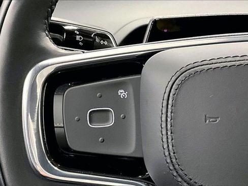 Used 2025 Lincoln Nautilus Premier w/ Jet Appearance Package image 22