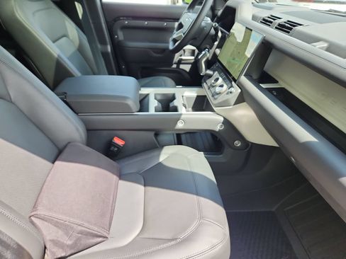 New 2026 Land Rover Defender 110 X-Dynamic SE AWD/4WD image 3