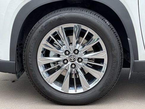 Used 2024 Toyota Grand Highlander AWD image 9