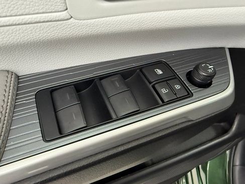 New 2026 Toyota Sienna XLE image 27