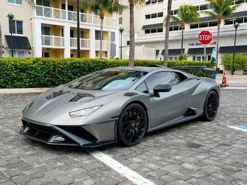 Used 2024 Lamborghini Huracan STO RWD image 2