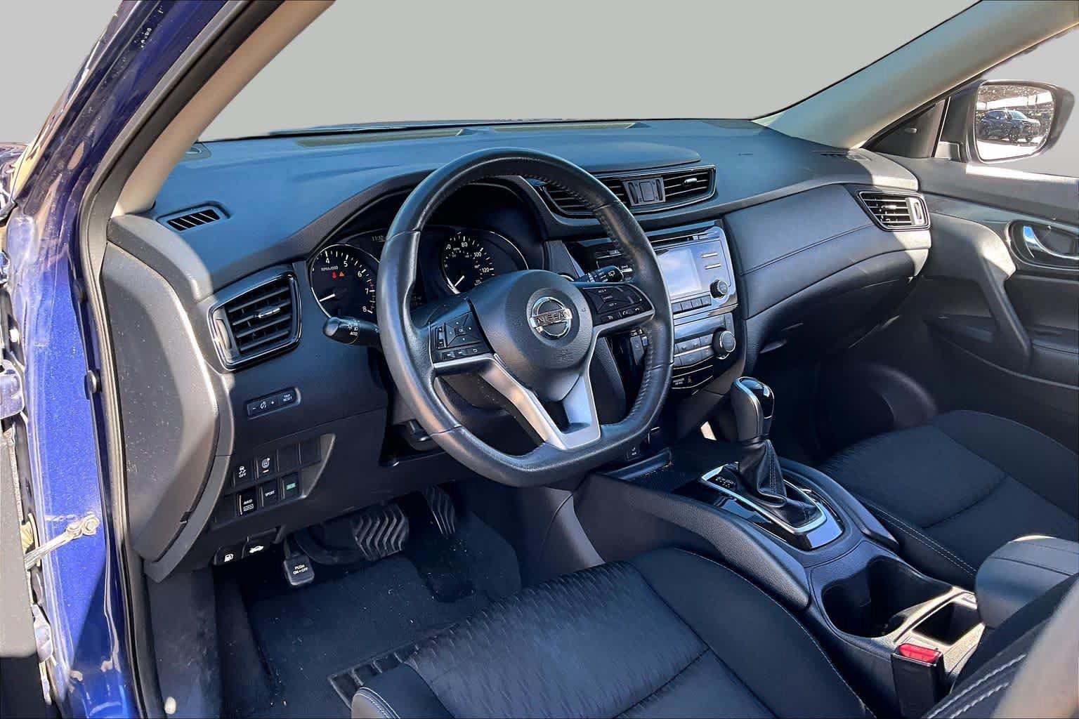 Used 2017 Nissan Rogue SV AWD/4WD image 10