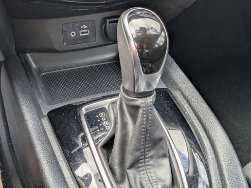 Used 2021 Nissan Rogue Sport S image 12