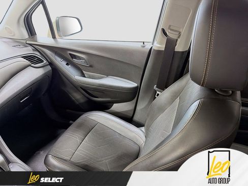 Used 2018 Chevrolet Trax LT w/ LT Convenience Package image 21