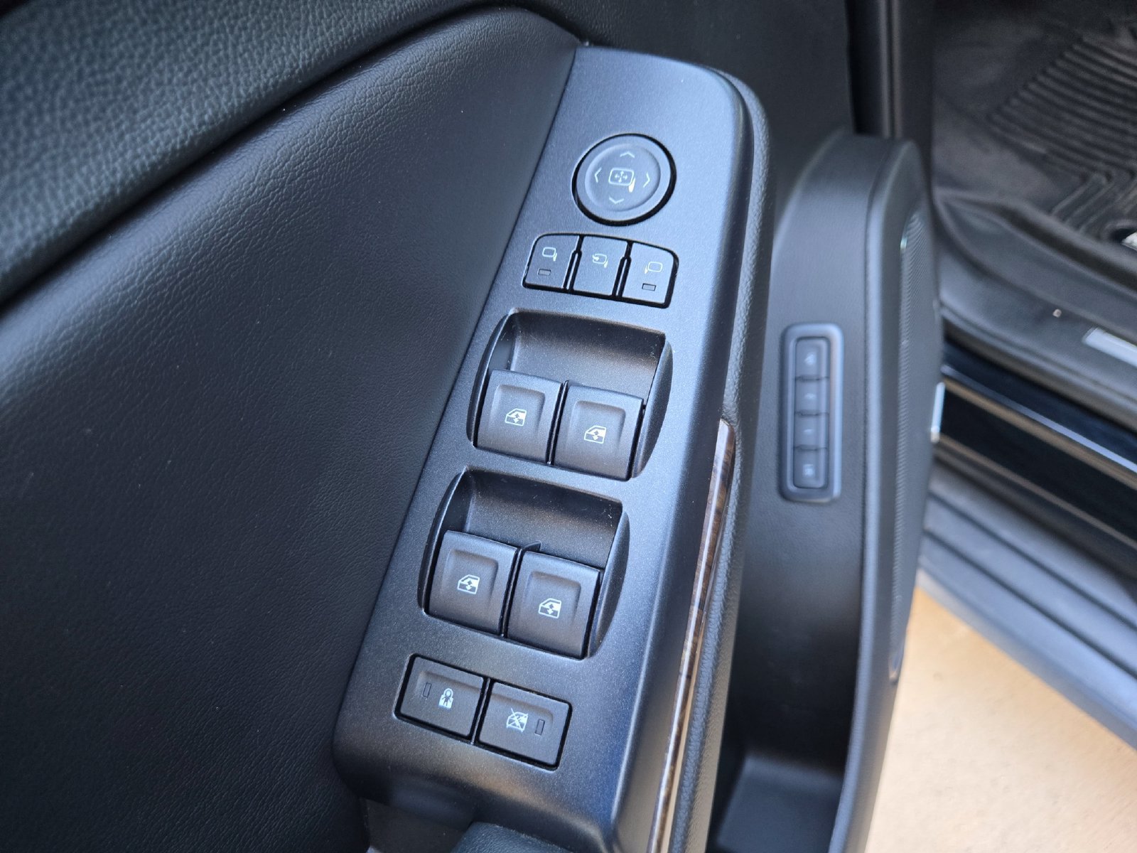 Used 2019 Chevrolet Tahoe LT AWD/4WD image 34