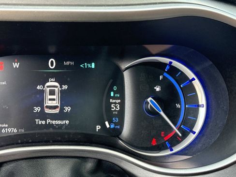 Used 2024 Chrysler Pacifica Limited FWD image 23