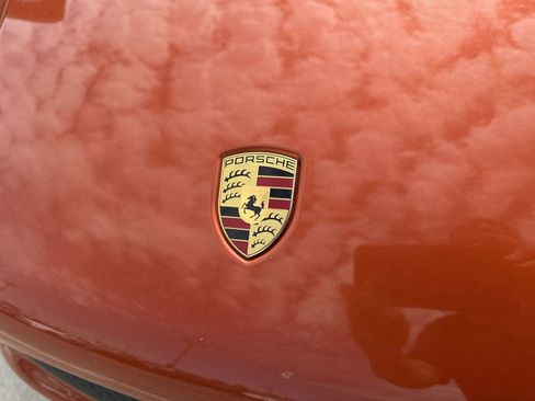 Certified 2025 Porsche Macan AWD/4WD image 12