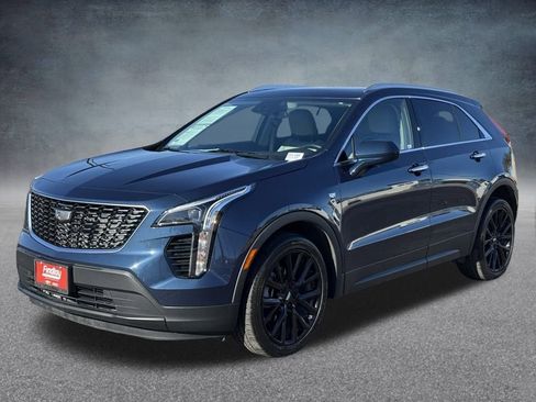 Used 2022 Cadillac XT4 Luxury w/ LPO, Onyx Lite Package image 8