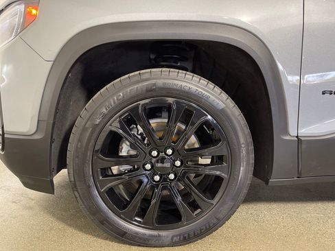 Used 2023 GMC Acadia SLT w/ Elevation Edition image 11