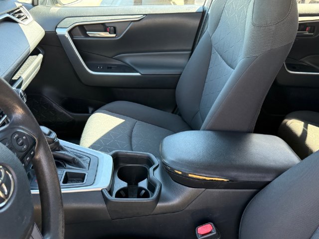 Used 2021 Toyota RAV4 XLE AWD/4WD image 10