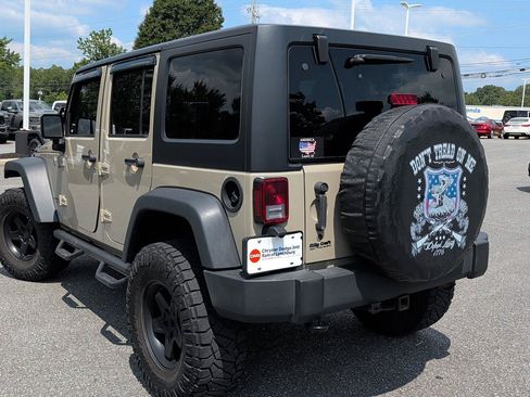 Used 2017 Jeep Wrangler Unlimited Rubicon w/ Connectivity Group AWD/4WD image 7