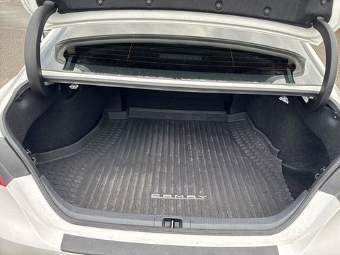 Used 2024 Toyota Camry SE image 14