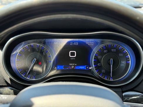 Used 2020 Chrysler 300 Limited RWD image 13