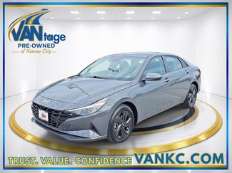 Used 2023 Hyundai Elantra SEL video 1