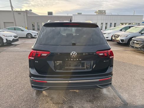 Used 2022 Volkswagen Tiguan SE image 3