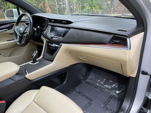 Used 2018 Cadillac XT5 Premium Luxury FWD image 50