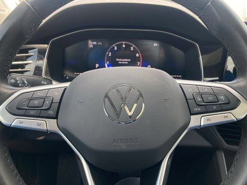 Used 2025 Volkswagen Jetta SE FWD image 19