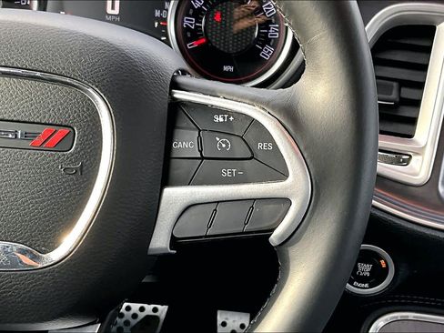 Used 2016 Dodge Challenger SXT image 23