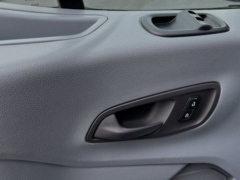 Used 2018 Ford Transit 150 XLT image 11