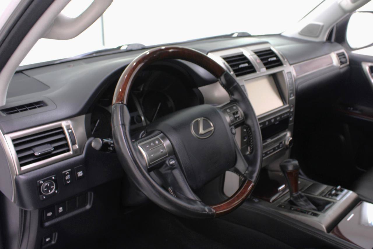 Used 2017 Lexus GX 460 Premium AWD/4WD image 32