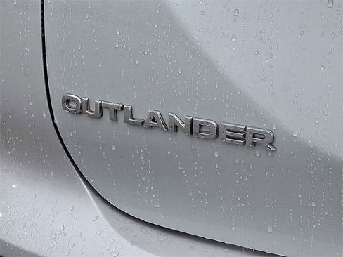Used 2022 Mitsubishi Outlander ES image 31